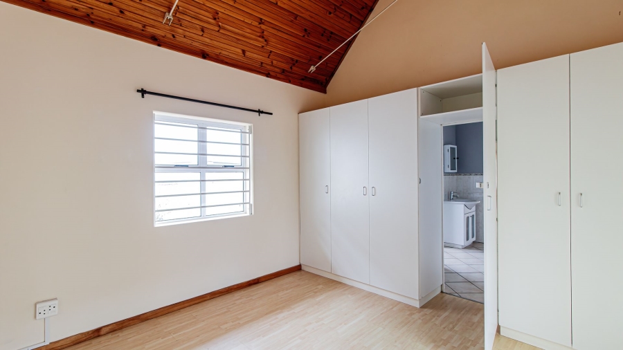 5 Bedroom Property for Sale in Myburgh Park Western Cape